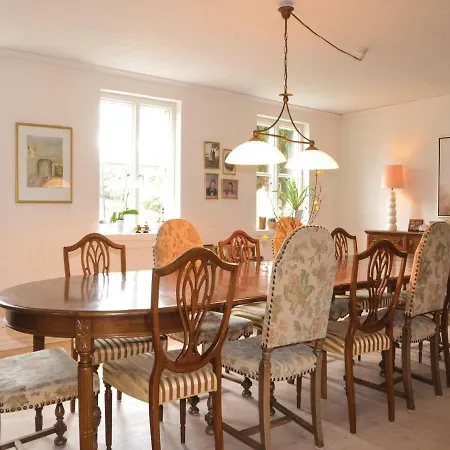 Four-bedroom Holiday In Kibak