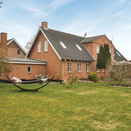 Four-bedroom Holiday In Kibak *